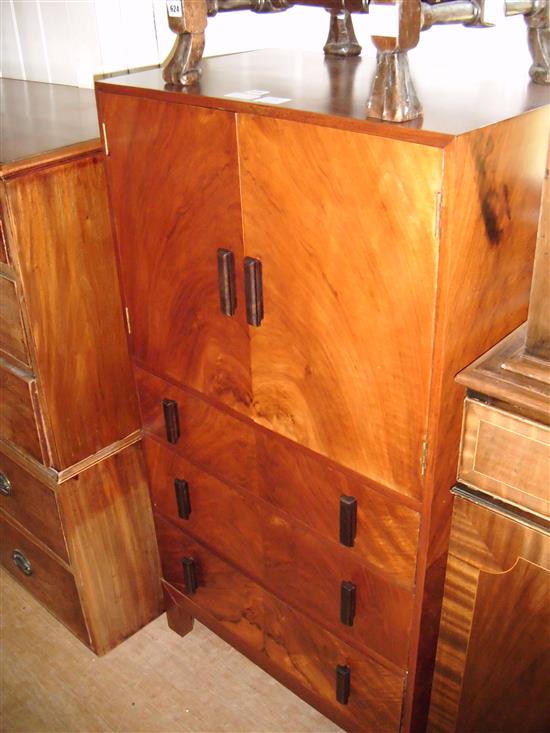 Art Deco walnut cabinet(-)